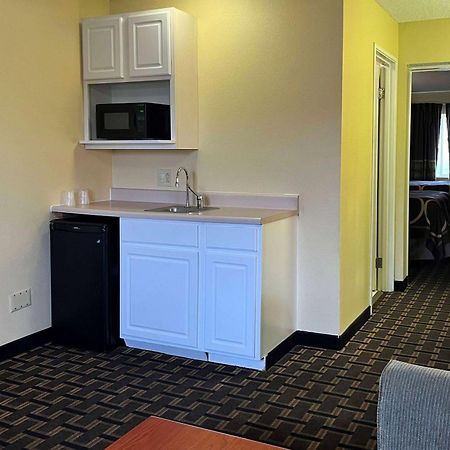 Hotel Super 8 By Wyndham Indianapolis/Ne/Castleton Area Zewnętrze zdjęcie