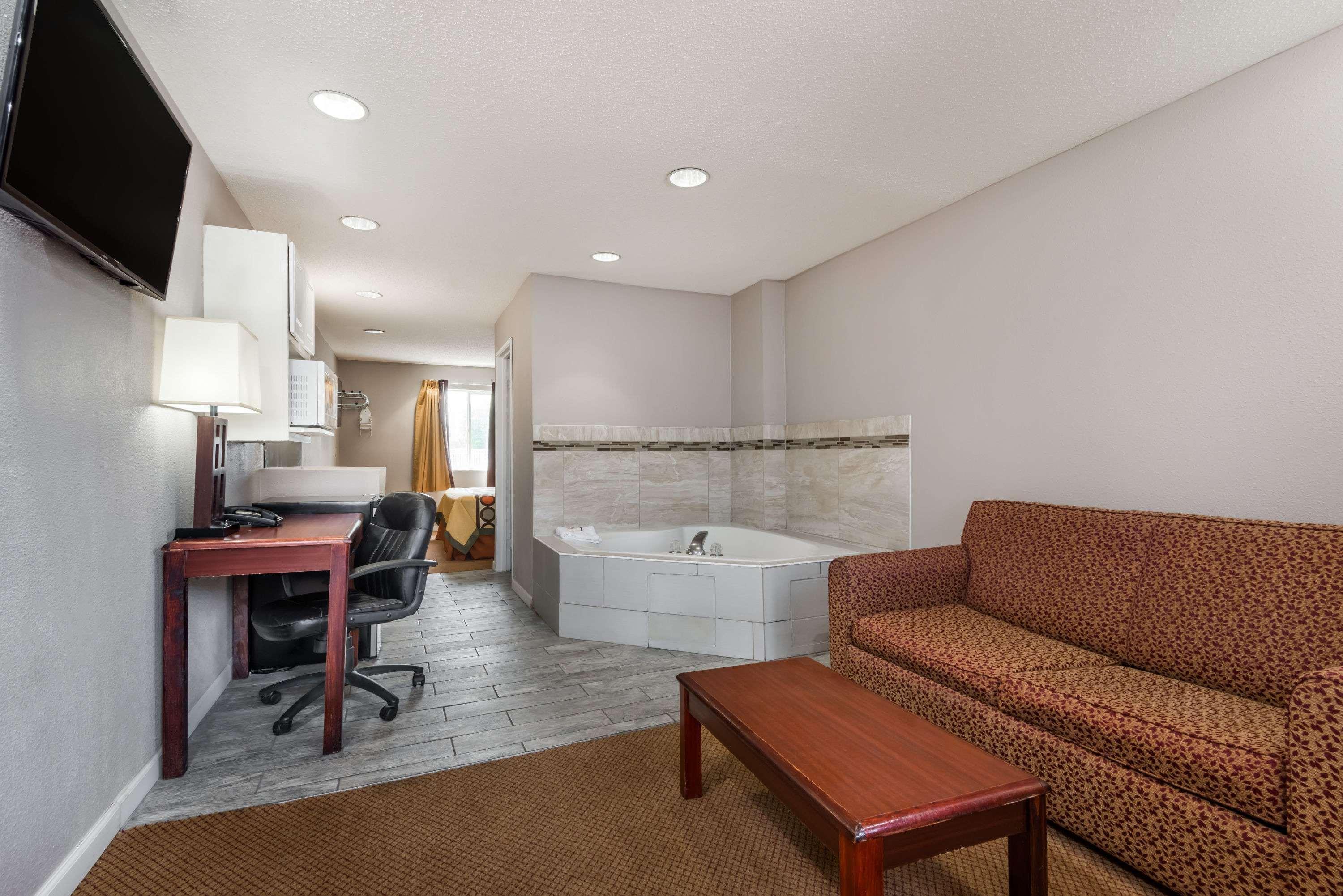 Hotel Super 8 By Wyndham Indianapolis/Ne/Castleton Area Zewnętrze zdjęcie