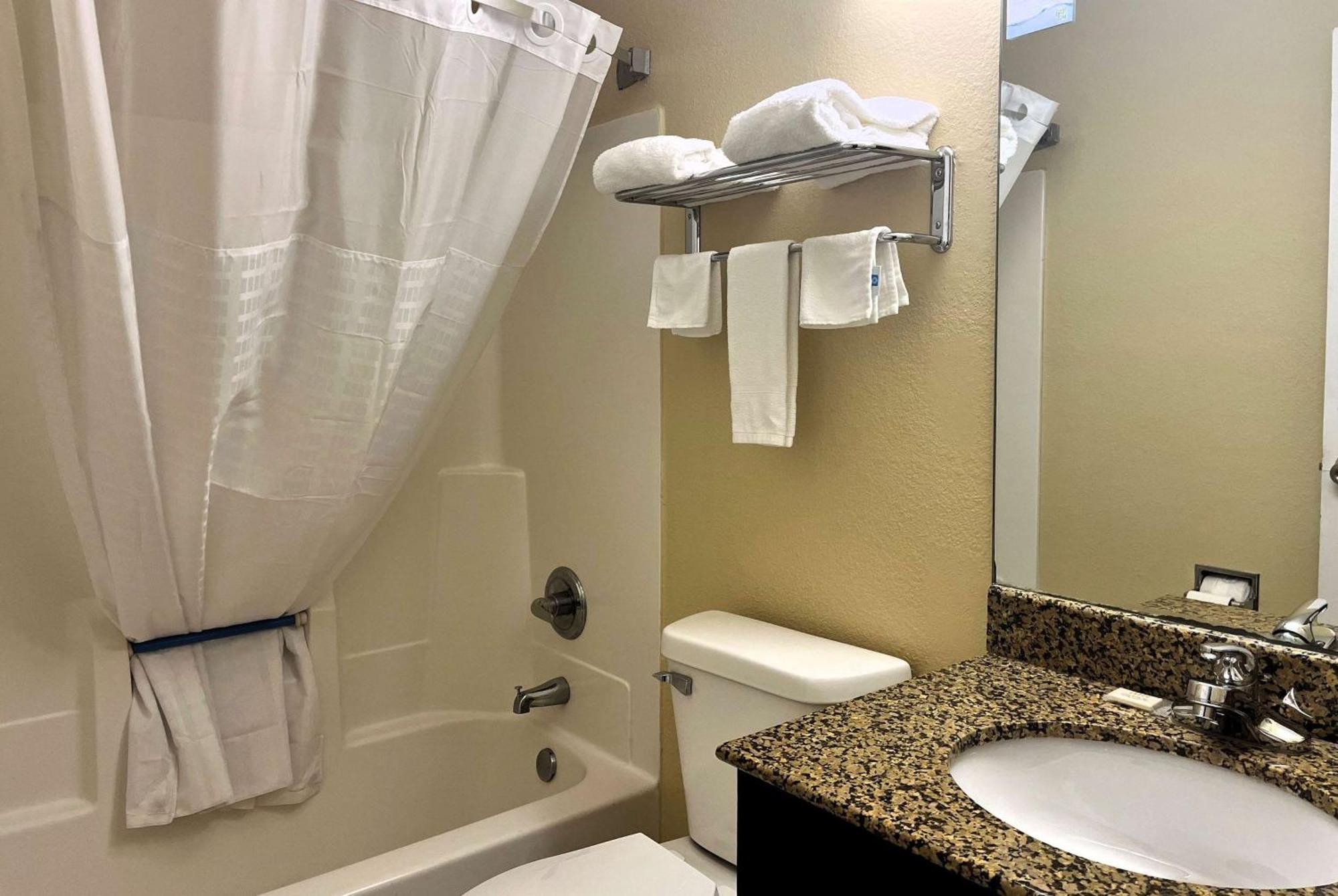 Hotel Super 8 By Wyndham Indianapolis/Ne/Castleton Area Zewnętrze zdjęcie